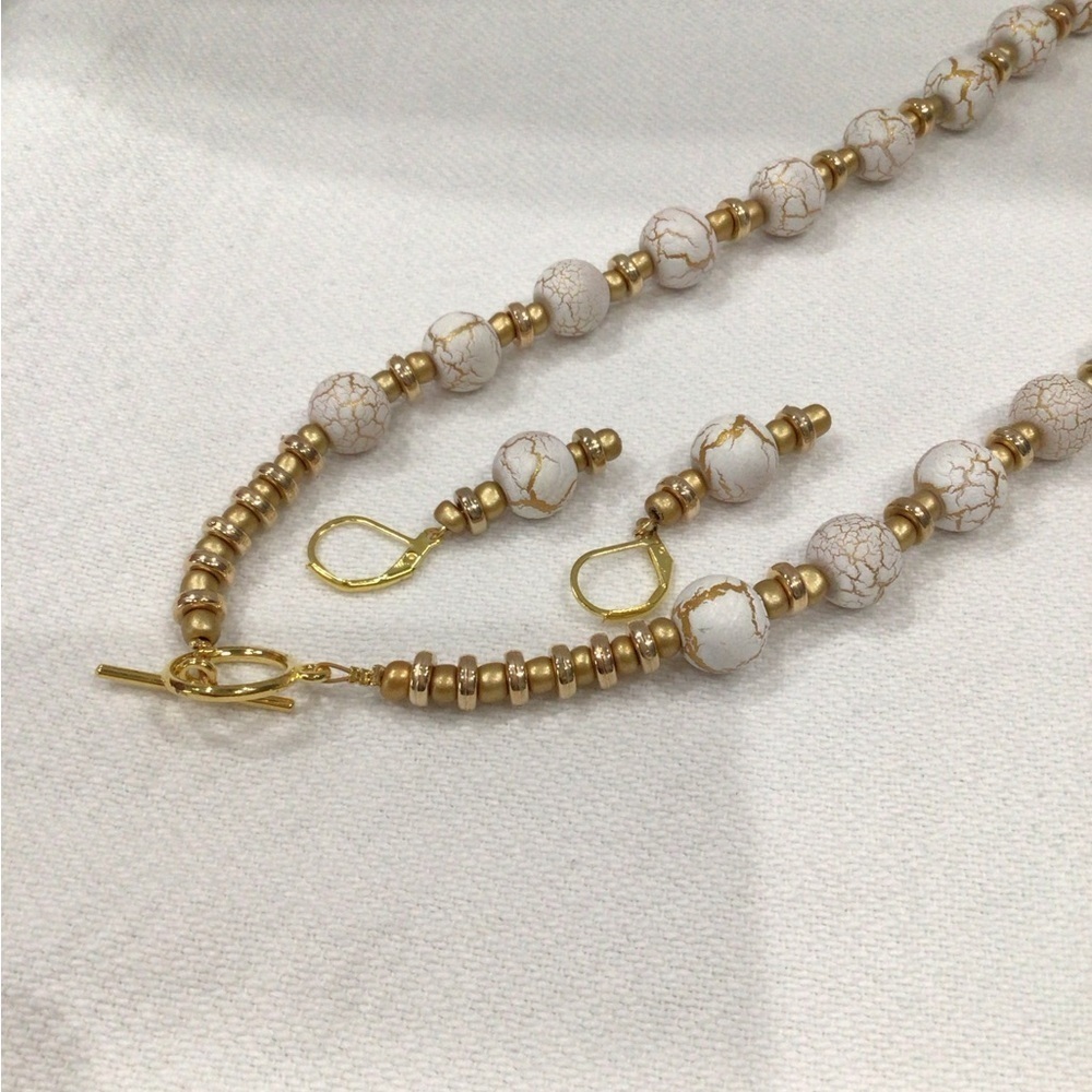 Chic Gold and Cream Beaded Necklace and Earring Set - Picture 11 of 12